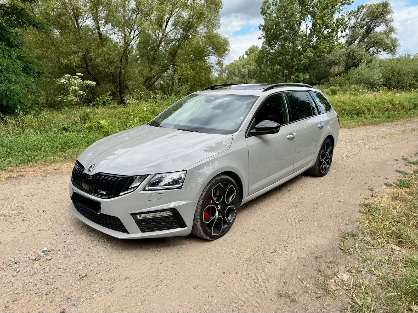 Skoda VRS 2.0tsi 245ch Virtual LED Toit Key-less Camera, Autos, Skoda, Argent ou Gris, Euro 6, Entreprise, Noir