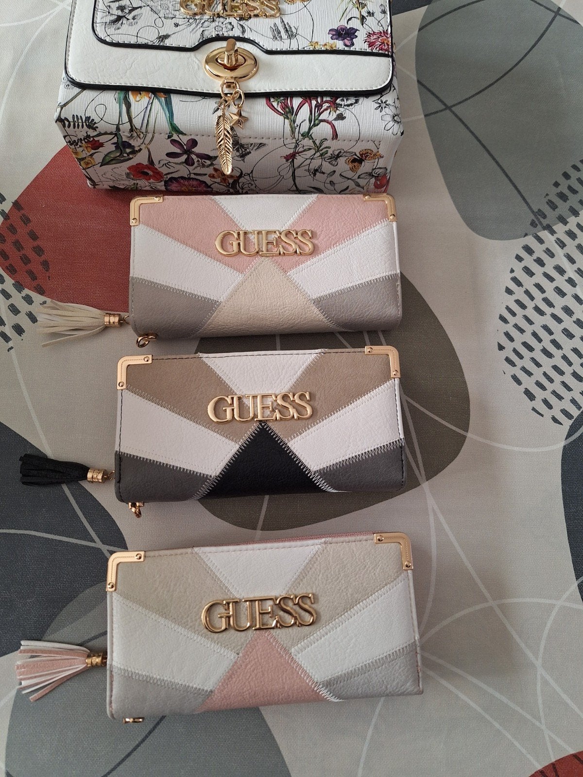 Sac à main et porte-monnaie Guess, Bijoux, Sacs & Beauté, Enlèvement, Neuf, Guess