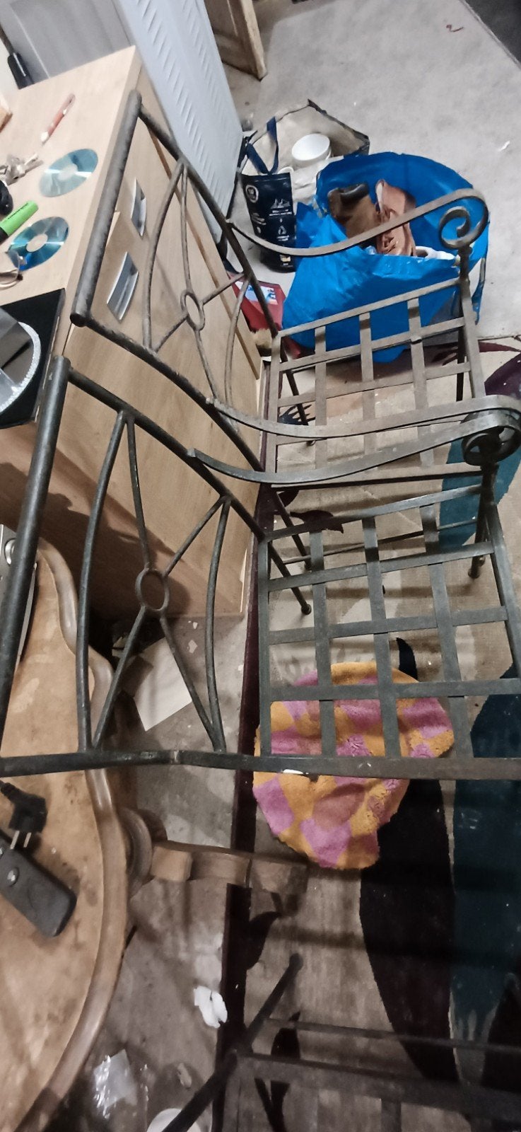 a vendre 4 chaise de décorations,très belles en Fontes,., Enlèvement ou Envoi
