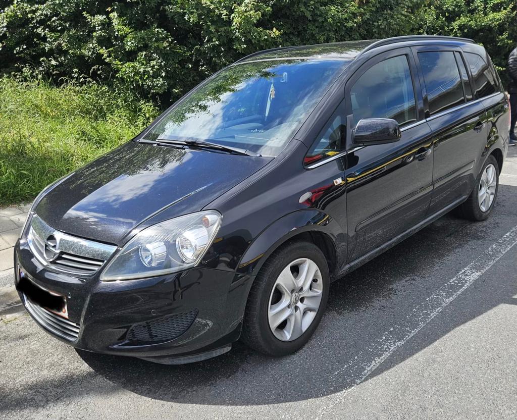 Opel zafira B 1.6 benzine/7 pla/wordt gekeurd voor verkoop, Auto's, Voorwielaandrijving, Euro 5, Monovolume, Zwart