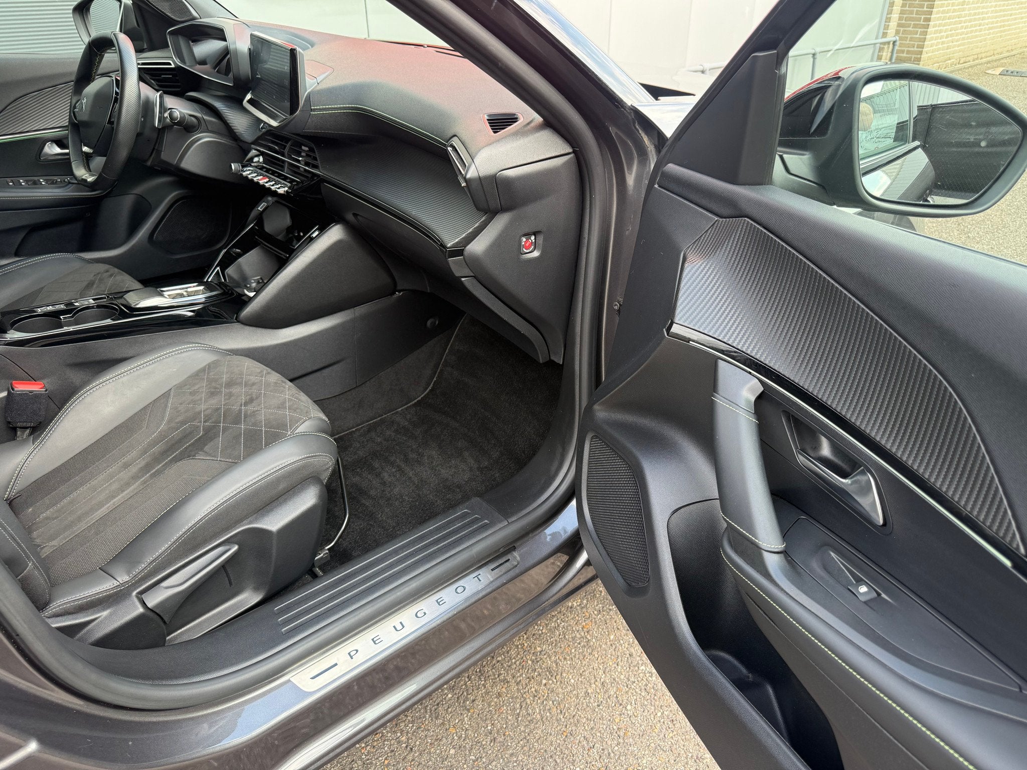 Peugeot 2008 12i 130 GT PACK EAT8 TOP CONDITIE AUTOMAAT, Argent ou Gris, Achat, Alcantara, 131 ch