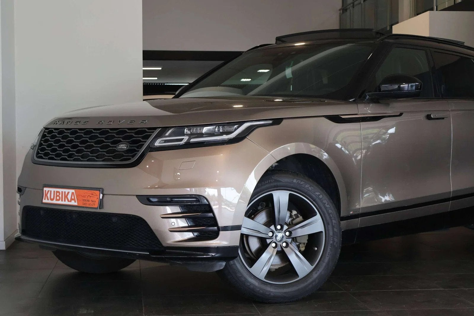 Land Rover Range Rover Velar Velar 2.0 TD4 R-Dynamic S Pano, Auto's, Land Rover, Automaat, 4 cilinders, Range Rover Velar, Beige