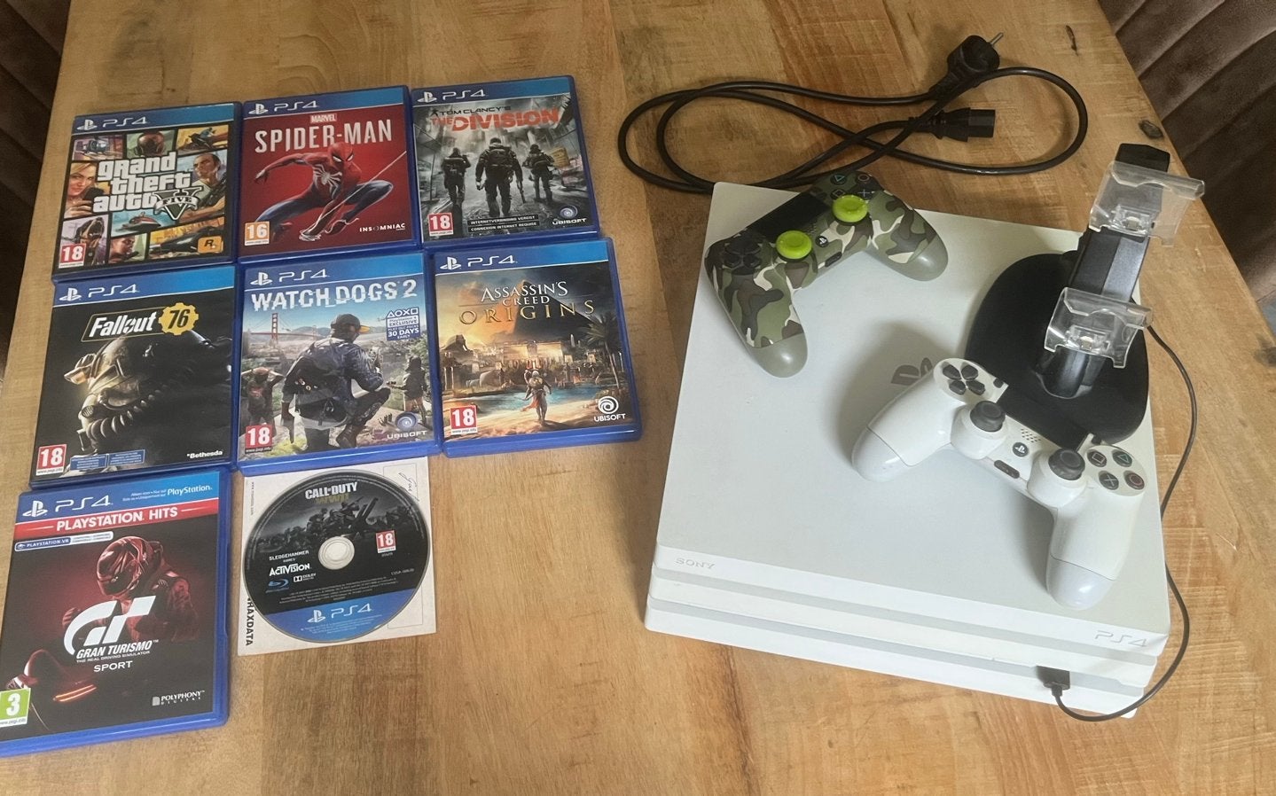 Sony Playstation 4 PRO- 1TB Wit 2 controllers 8 games, Games en Spelcomputers, Spelcomputers | Sony PlayStation 4, Ophalen, Met 2 controllers