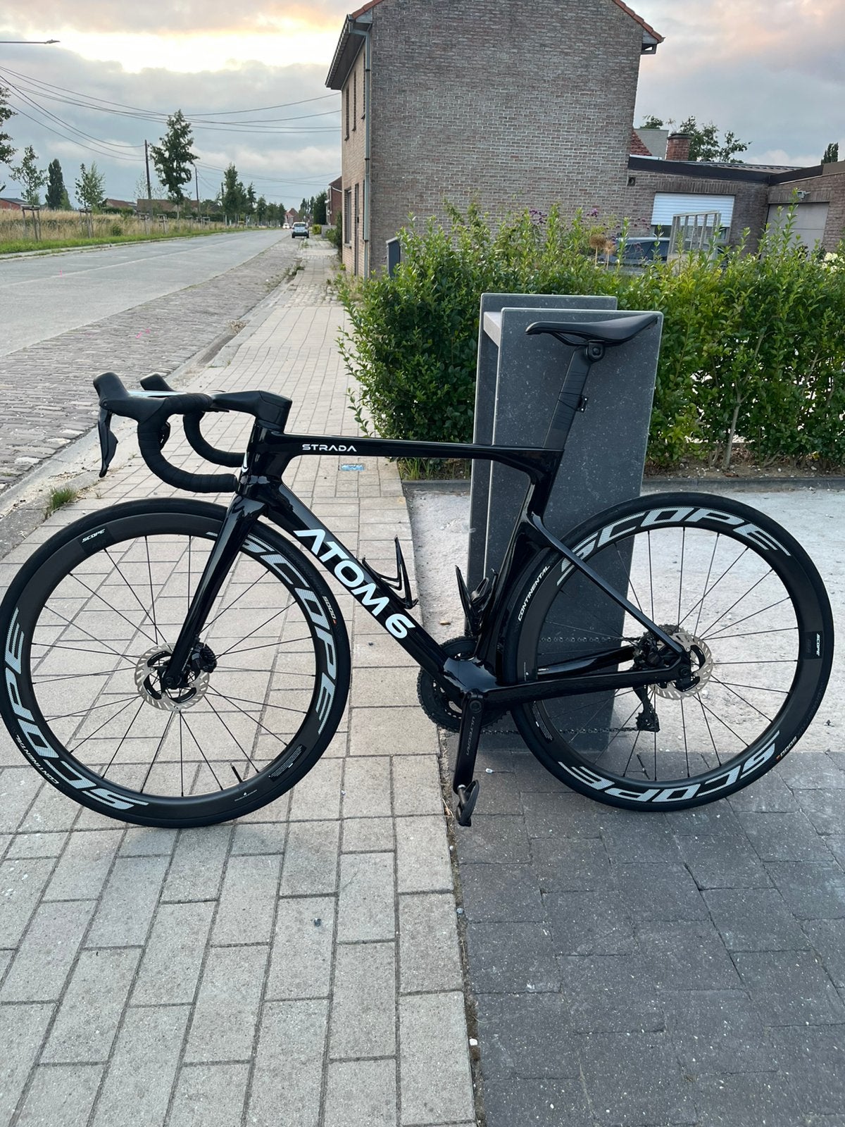 Atom 6 strada, Enlèvement, Comme neuf