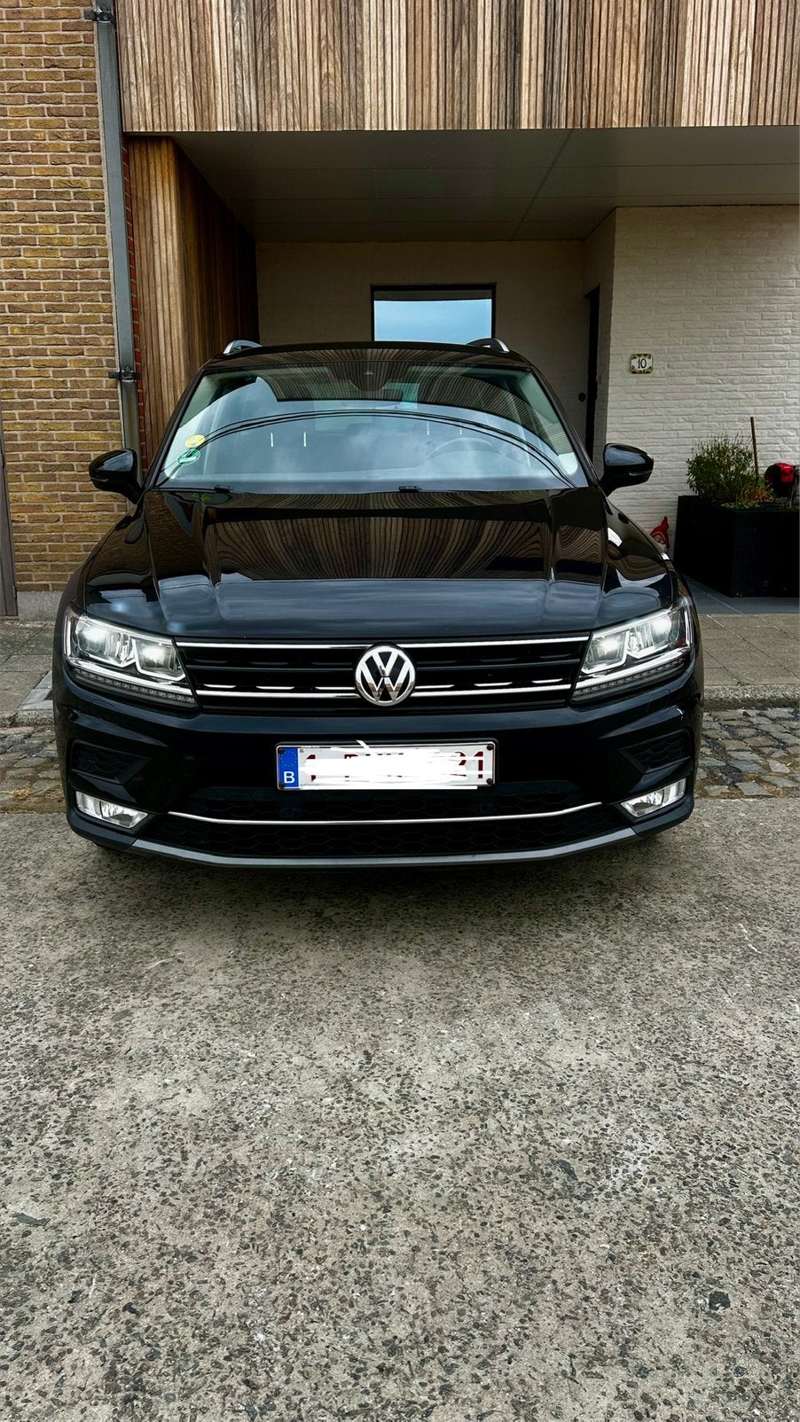 VW Tiguan 2 L Diesel TDI 170 000 km en 2017, Chargement par induction pour smartphones, Achat, Noir, 5 portes