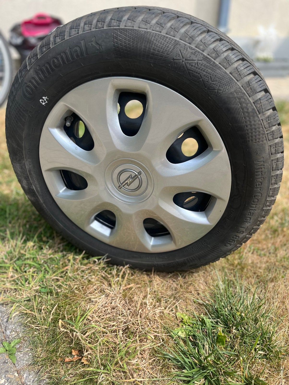 Winterbanden continental stalen velg + wieldoppen opel, Auto-onderdelen, Ophalen, Winterbanden