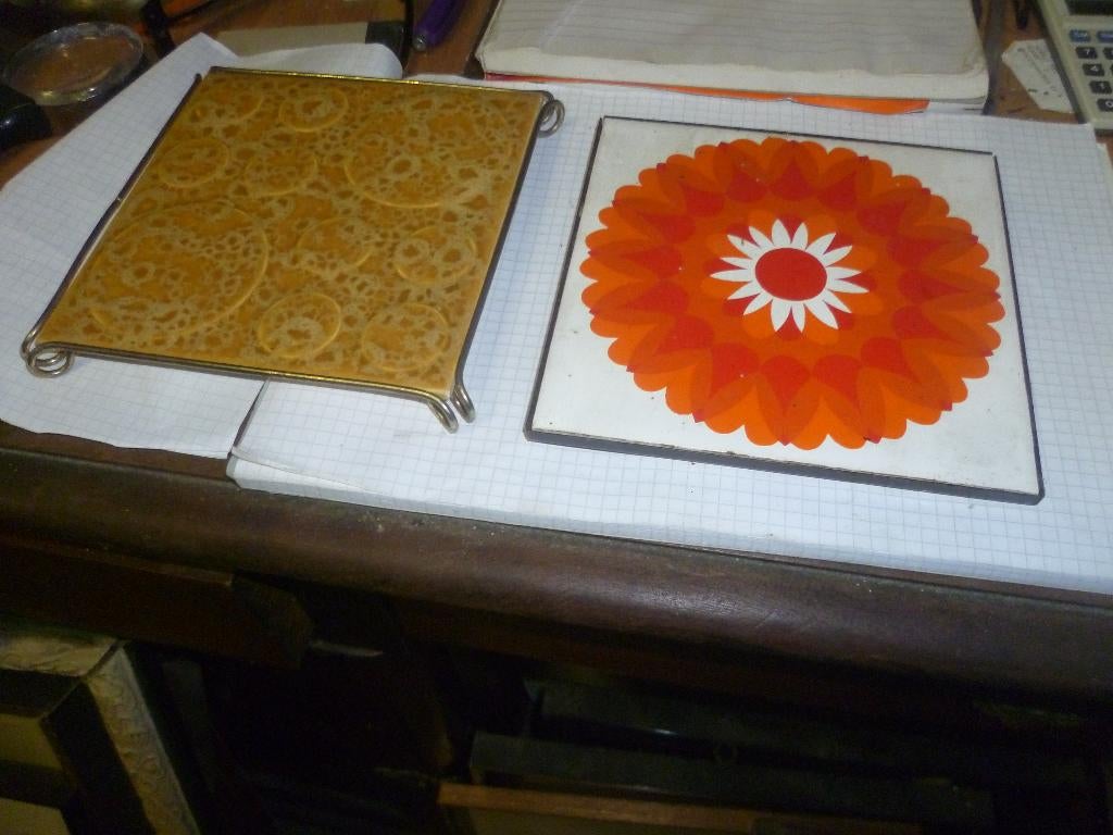 2 VINTAGE ONDERLEGGERS, Antiek en Kunst, Ophalen