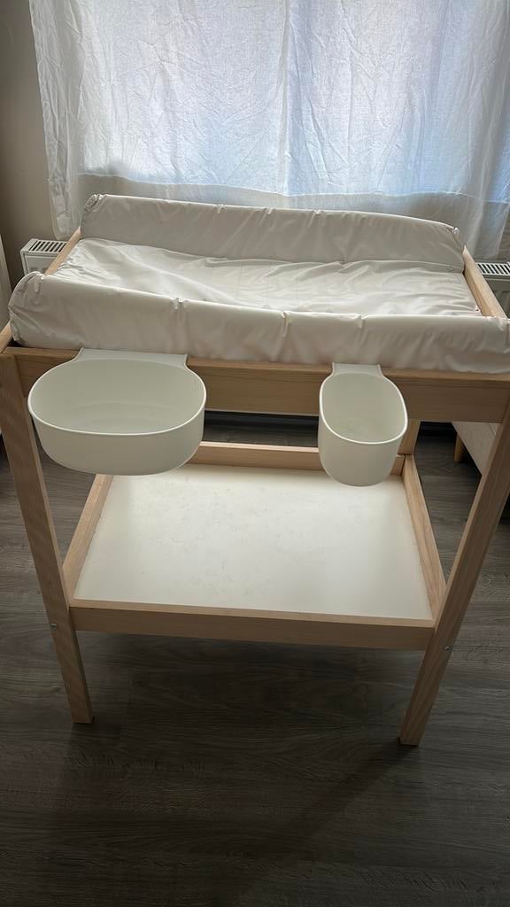 Verzorgtafel + toebehoren, Ophalen, Zo goed als nieuw