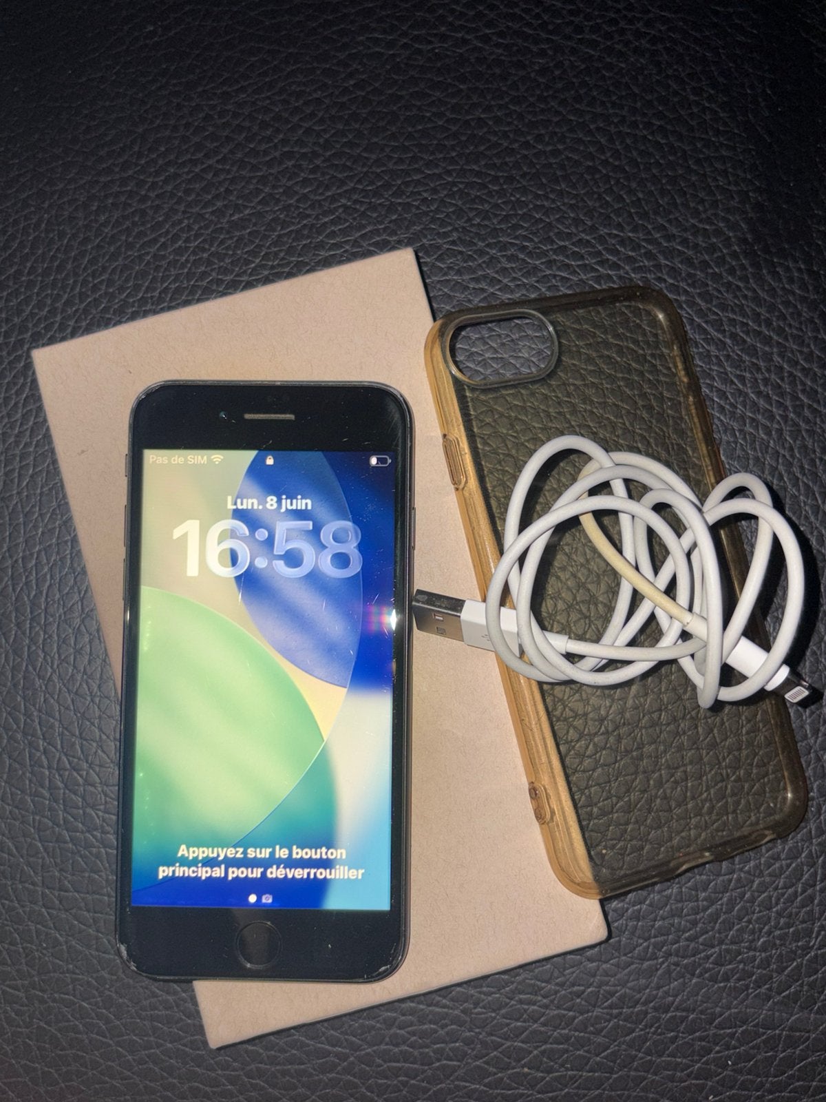 iPhone SE 2022 - 64GB, Télécoms, Téléphonie mobile | Motorola, Utilisé, Sans abonnement, Avec simlock (verrouillage SIM), Autres modèles