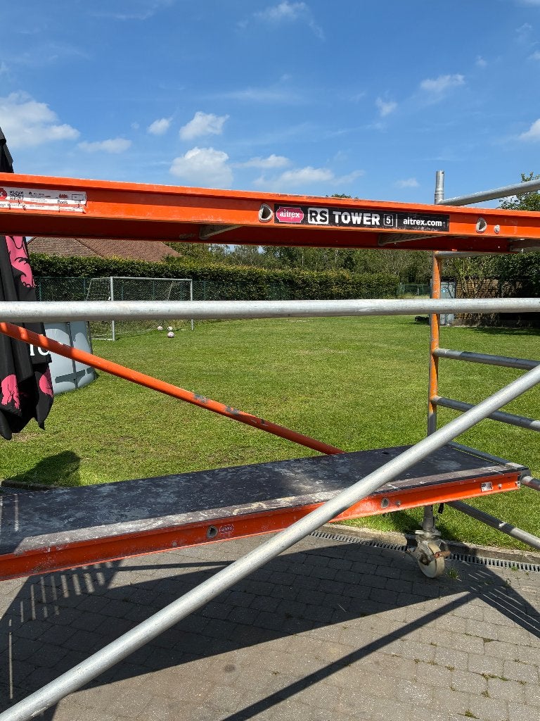 Aluminium stelling 1.35m en 0.75m breed!, Doe-het-zelf en Bouw, Steigers, Zo goed als nieuw, Rolsteiger of Kamersteiger, 5 meter of hoger