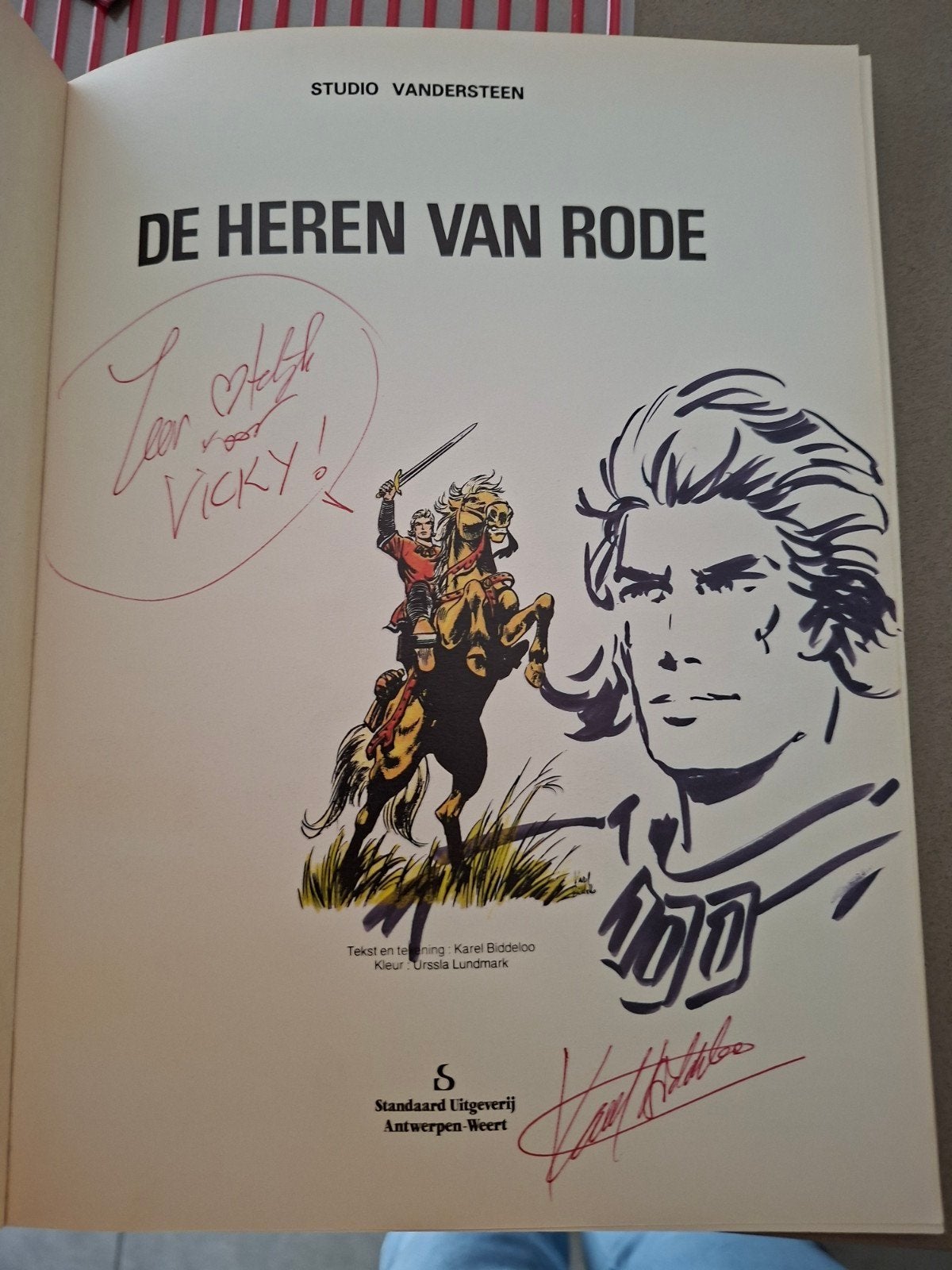 rode ridder de heren van rode  met tekening en gesigneerd, Boeken, Eén stripboek, Ophalen of Verzenden, Gelezen, Willy Vandersteen; karel biddeloo