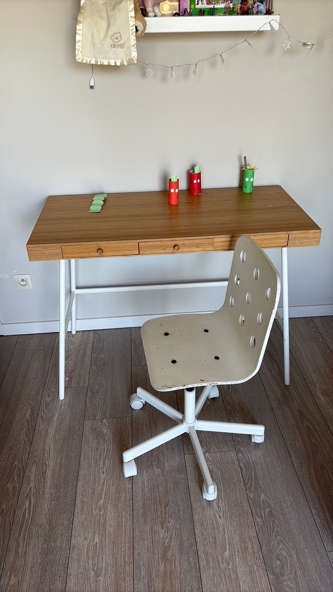 Kinder bureau 102x49x74 met stoel, Huis en Inrichting, Bureaus, Ophalen, Gebruikt