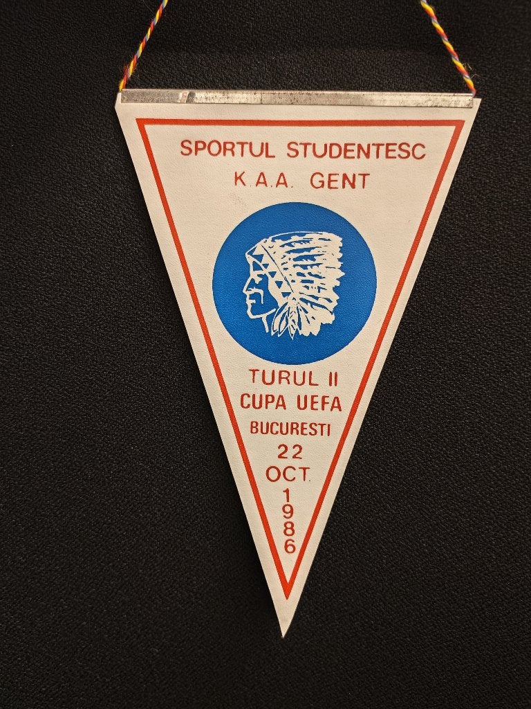 1980s AA Gent europa cup prachtig vaantje, Ophalen of Verzenden