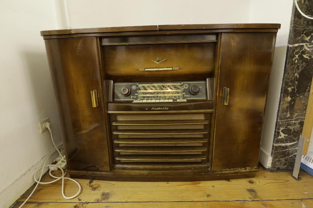 Vintage radiomeubel Nordmende Arabella, Audio, Tv en Foto, Radio's, Ophalen, Niet werkend, Radio