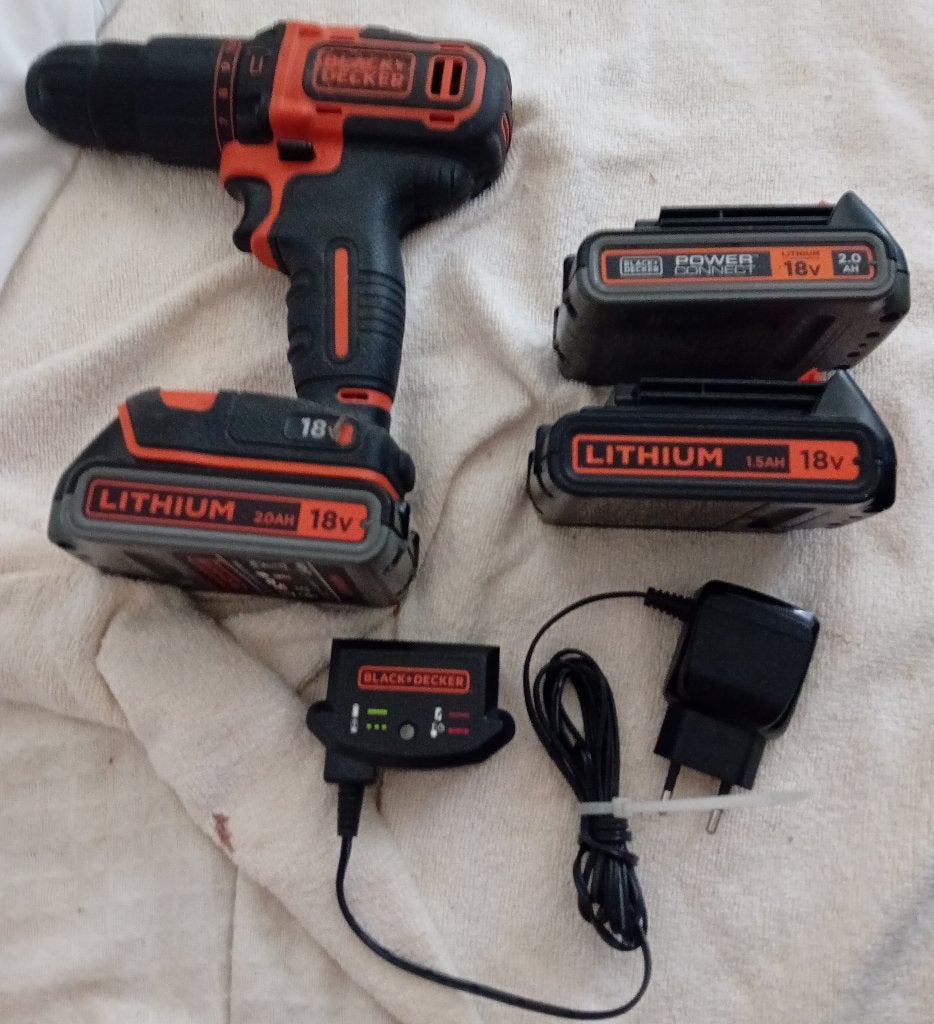 Visseuse à percussion Black & Decker avec 2 batterie en plus, Ophalen, Gebruikt, Overige typen, Klopboormechanisme