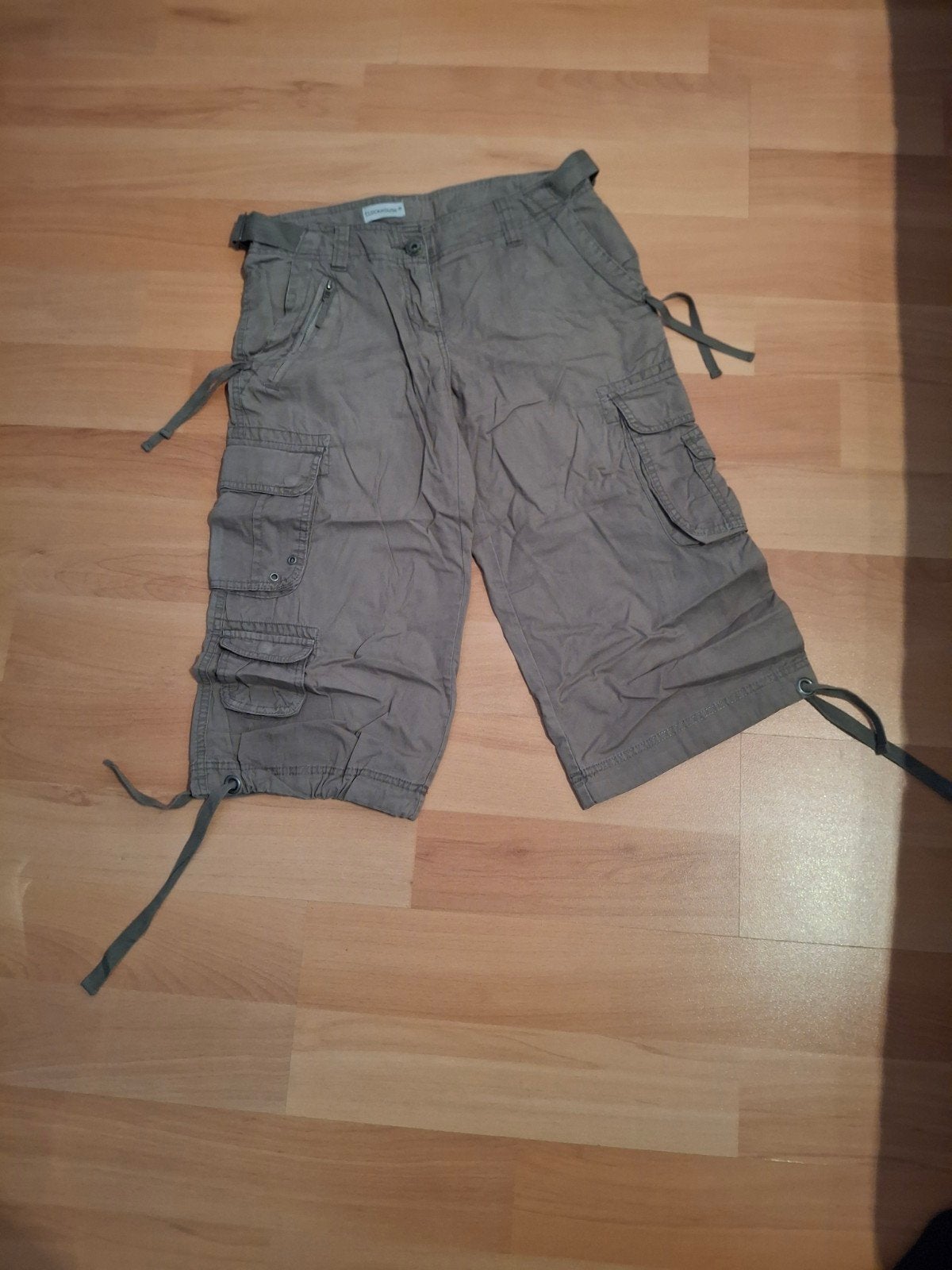 3/4-broek kaki met franjes Clockhouse maat 34-36, Ophalen, Driekwart, Clockhouse, Maat 36 (S)