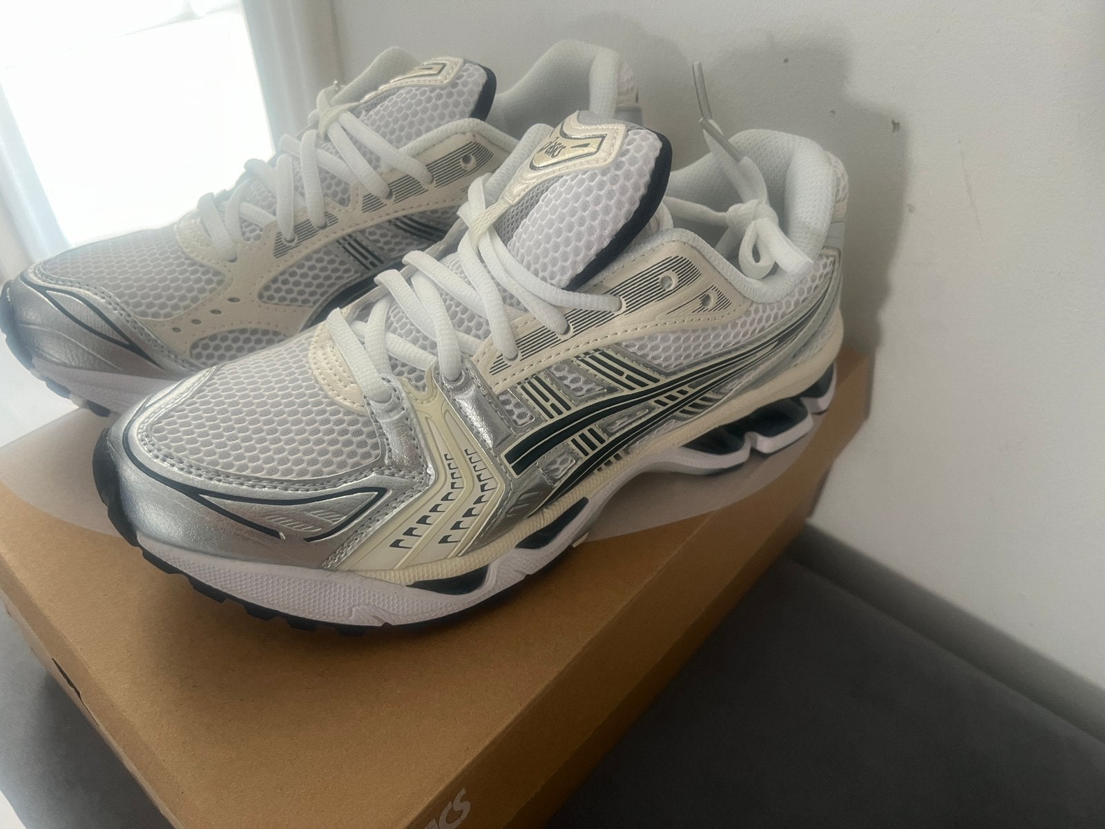 Asics Kayano 14 maat 40,5, Enlèvement ou Envoi, Neuf