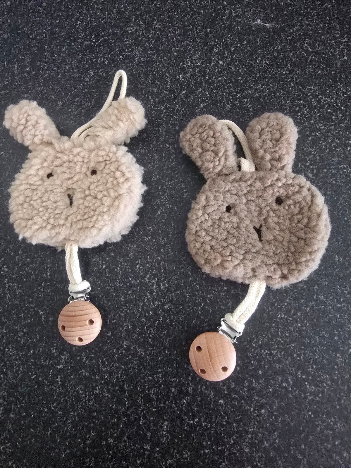 Cordons à tétine Mignons en forme de lapin en peluche, Enfants & Bébés, Cadeaux d'accouchement & Assiettes de naissance, Neuf