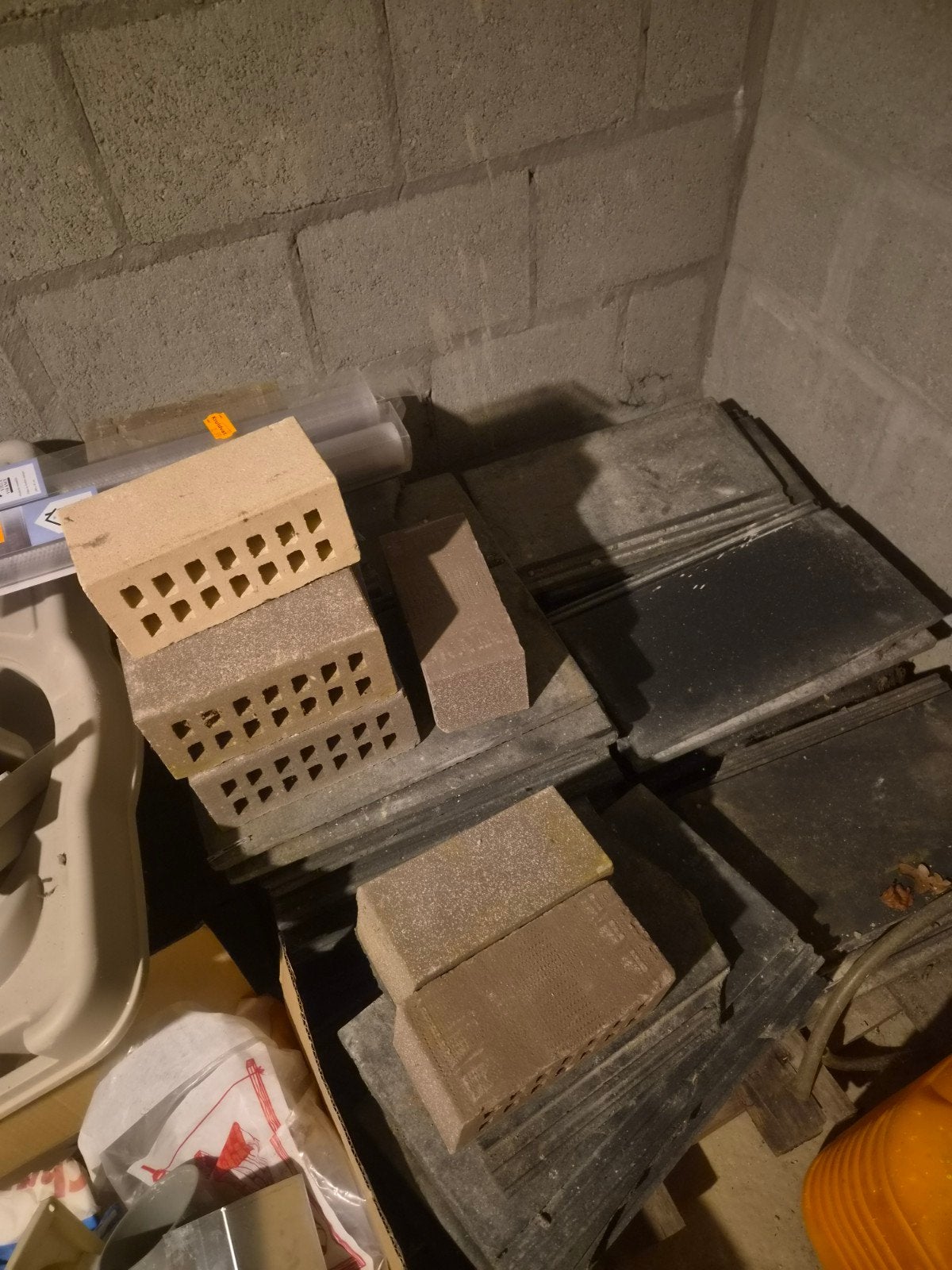 Alles moet weg van alles zie als foto's., Doe-het-zelf en Bouw, Ophalen, Dakpannen