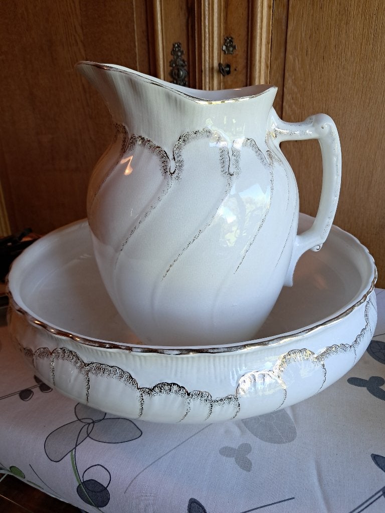 Lavabo ancien, complet boîte  à  peigne, boîte  à  savon,, Enlèvement