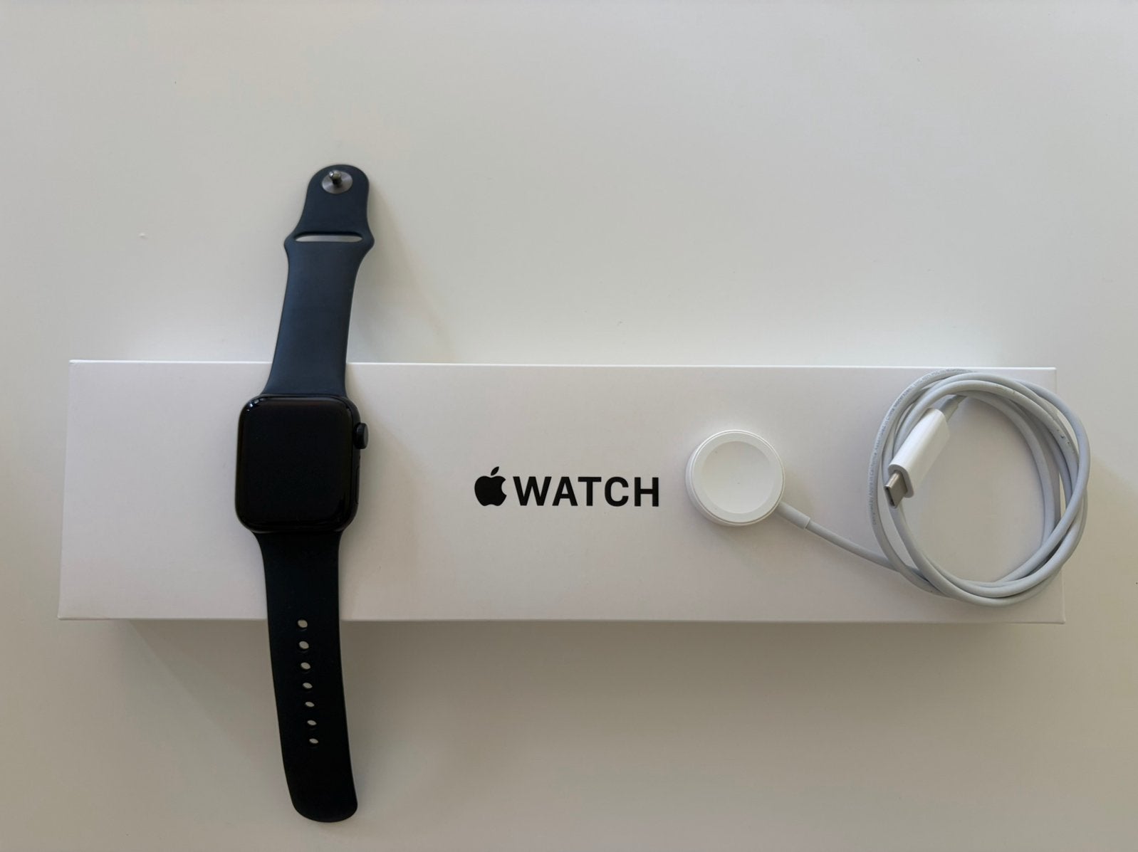 Apple Watch SE (2e gen) GPS 40 mm – aluminium case, Handtassen en Accessoires, Smartwatches, Ophalen, Zwart, IOS, Zo goed als nieuw