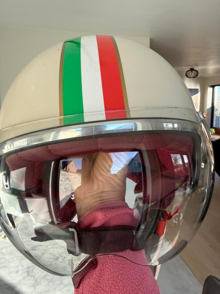Vespa helm Exlusif / italiaanse kleur, Fietsen en Brommers, Ophalen