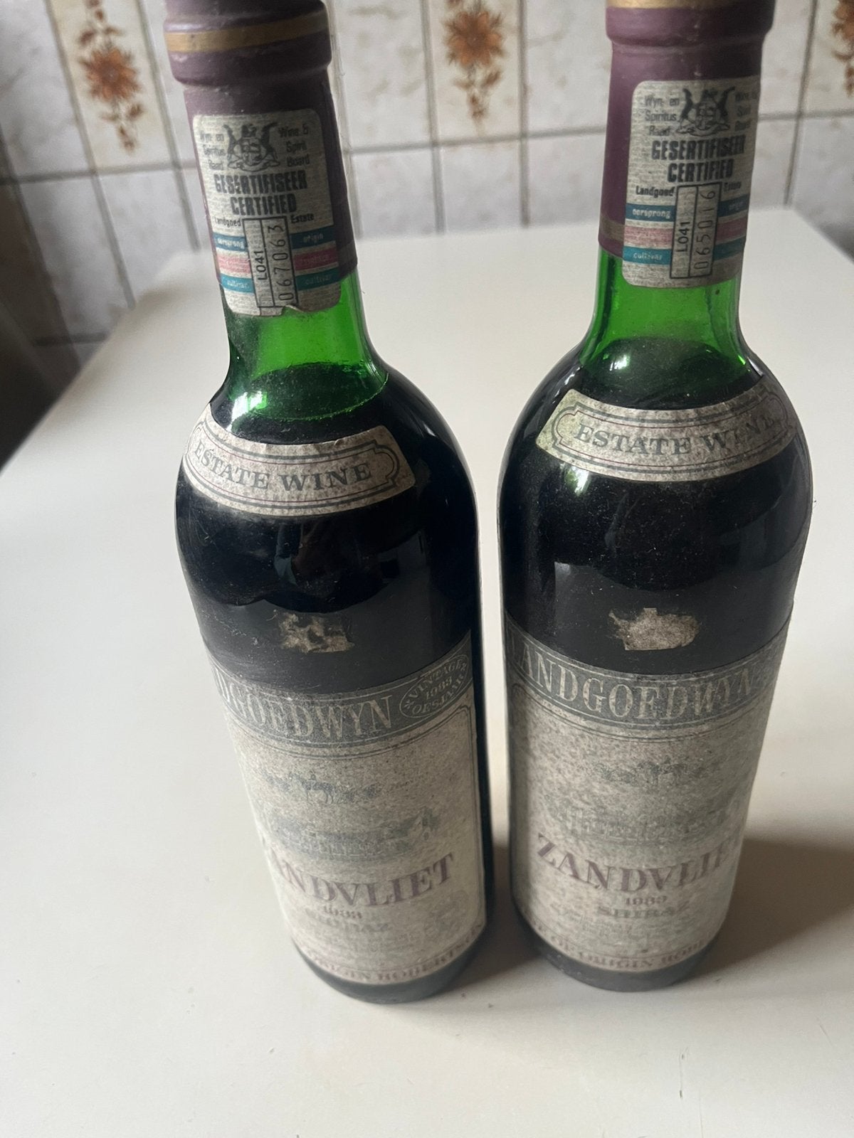 Zandvliet wijn 1983 Shiraz, 25€ voor 2 flessen., Collections, Pleine, Comme neuf, Enlèvement, Vin rouge