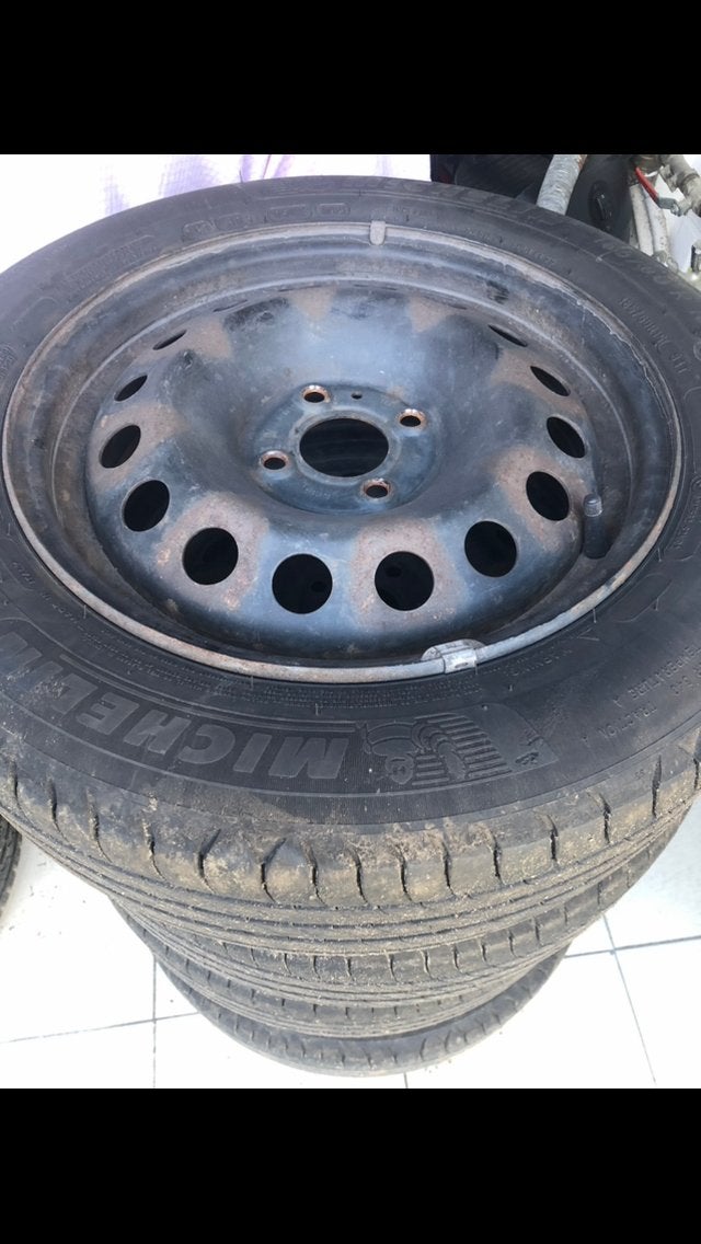 4 pneus MICHELIN PRIMACY 4 (185/60 R15 84T) sur jantes, 15 pouces, Pneus et Jantes, Véhicule de tourisme, Pneus été