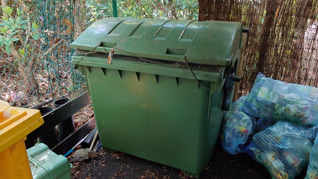 Groene rolcontainer ca. 1000 l, Ophalen