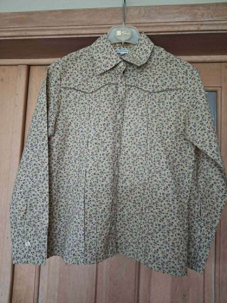 chemisier aux belles finitions de Cream taille 152 NOUVEAU, Neuf, Enlèvement ou Envoi, Chemise ou Chemisier, Cream