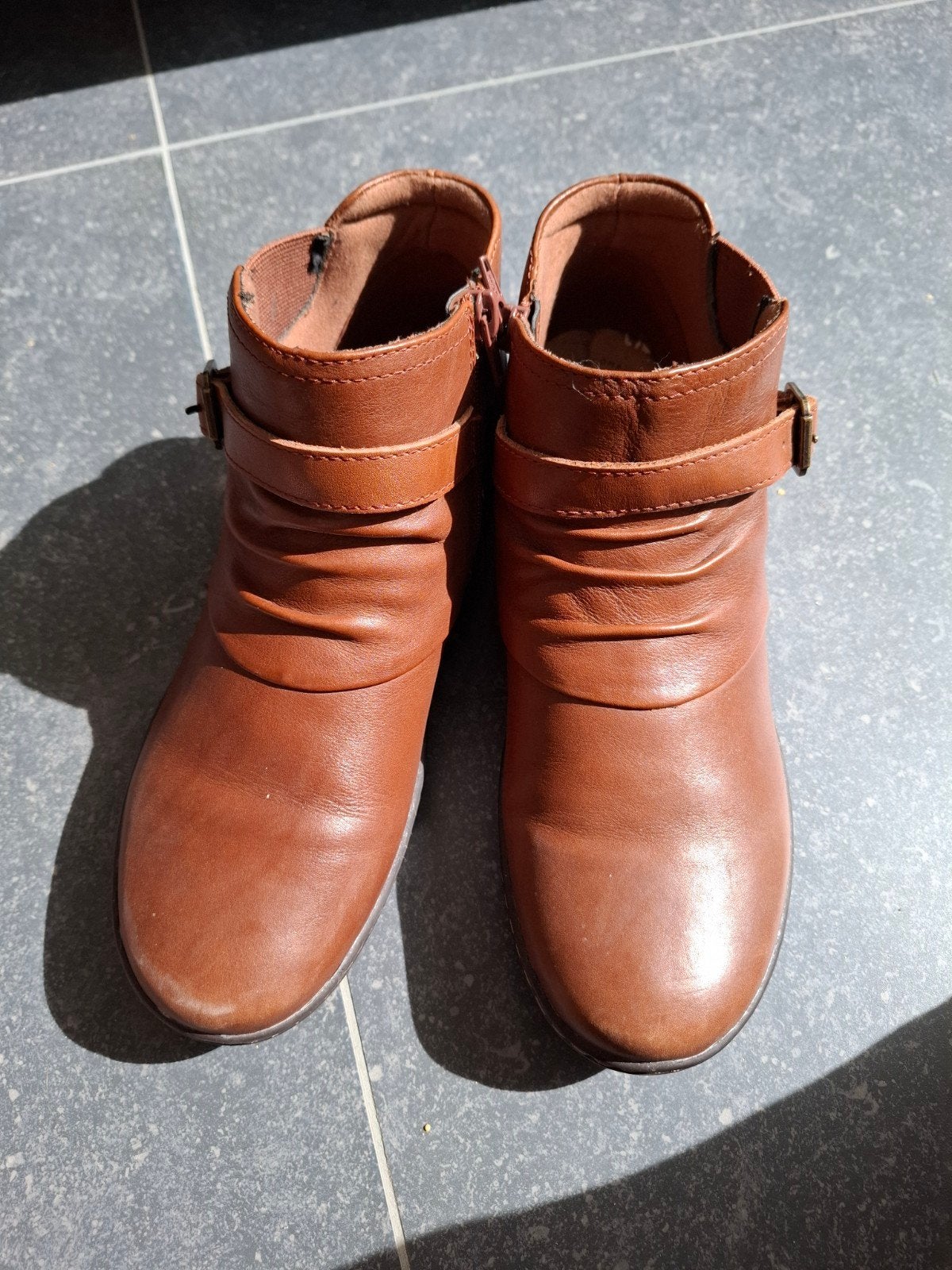 Clarks enkellaarsjes maat 40, Enlèvement