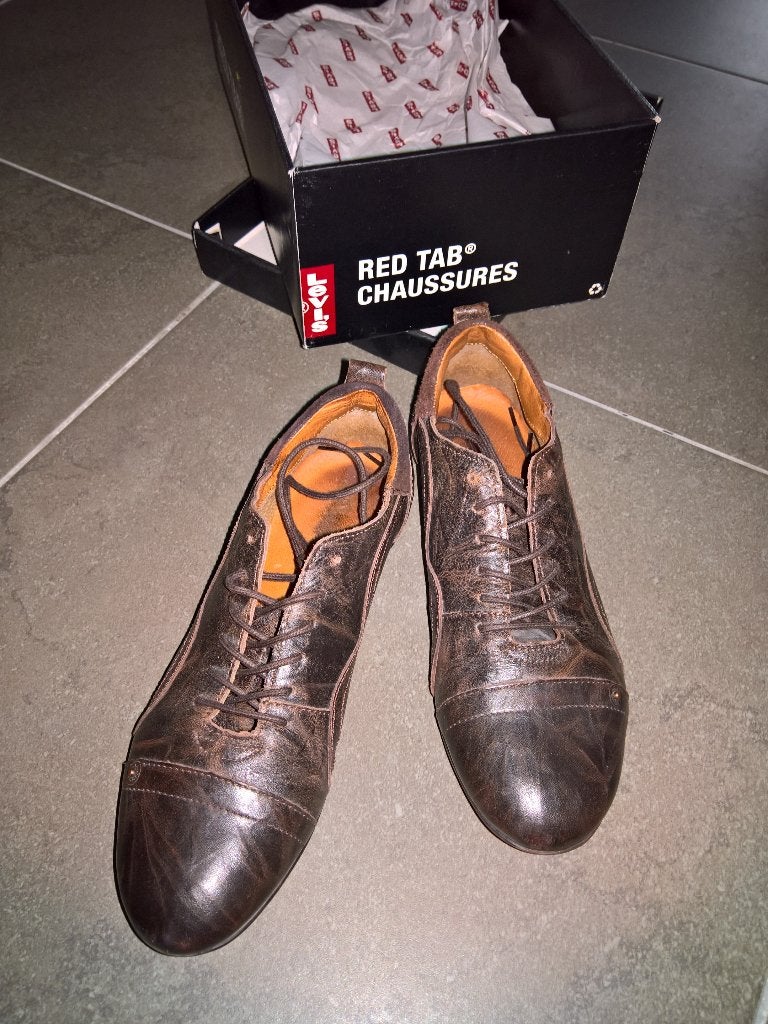 Chaussures LEVI'S en cuir 100% p.39, Neuf, Enlèvement ou Envoi, Sneakers et Baskets, Brun