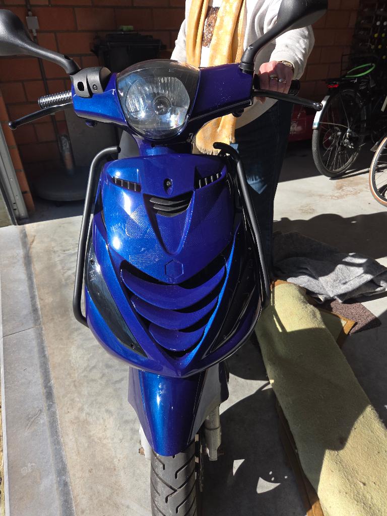 scooter piaggio Zip 4 T  benzine  B-kenteken  45km/u, Vélos & Vélomoteurs, Scooters | Piaggio, Zip, Classe B (45 km/h), Enlèvement
