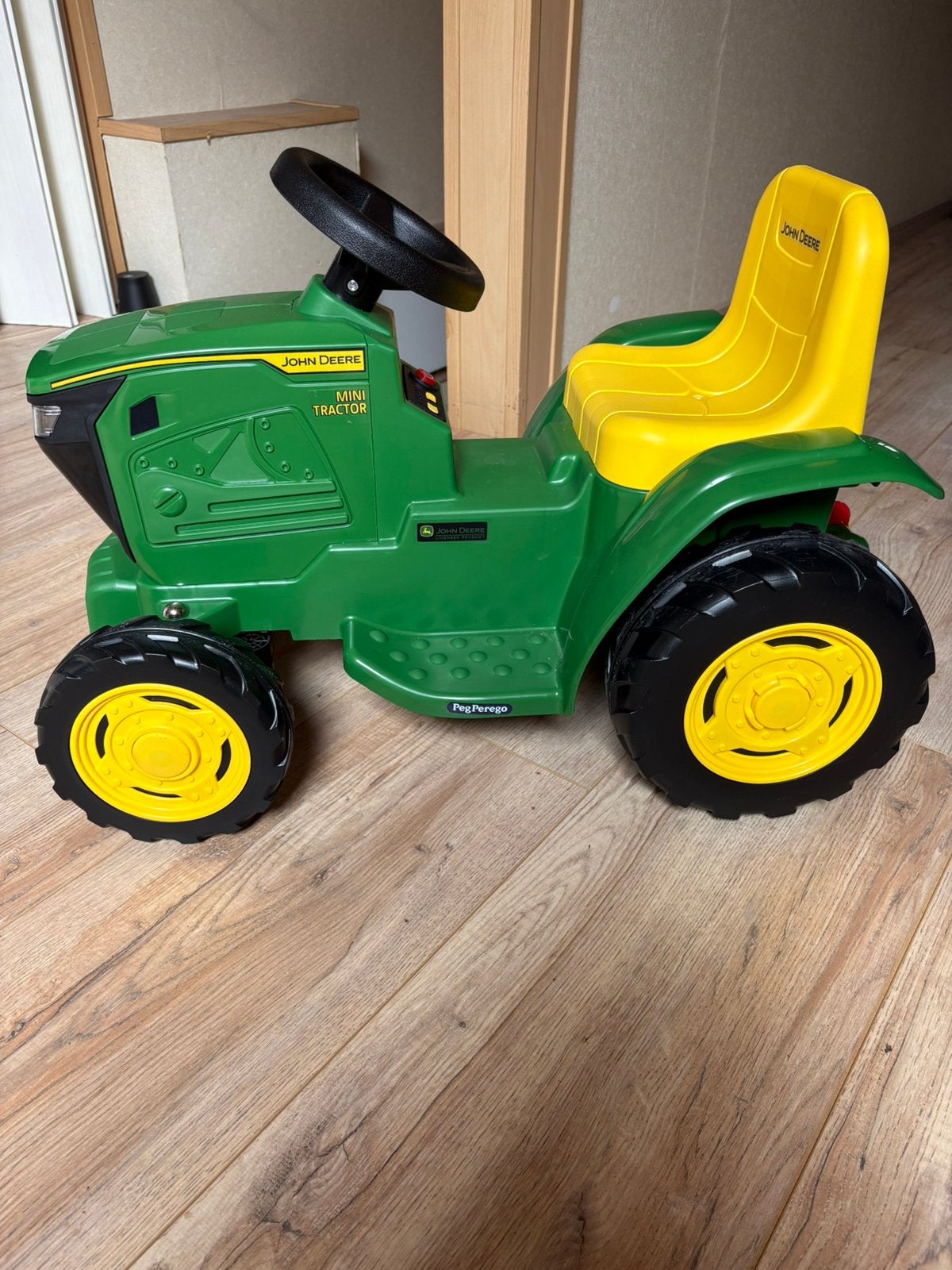 John Deere speelgoed tractor met batterij, Kinderen en Baby's, Speelgoed | Buiten | Voertuigen en Loopfietsen, Ophalen, Zo goed als nieuw