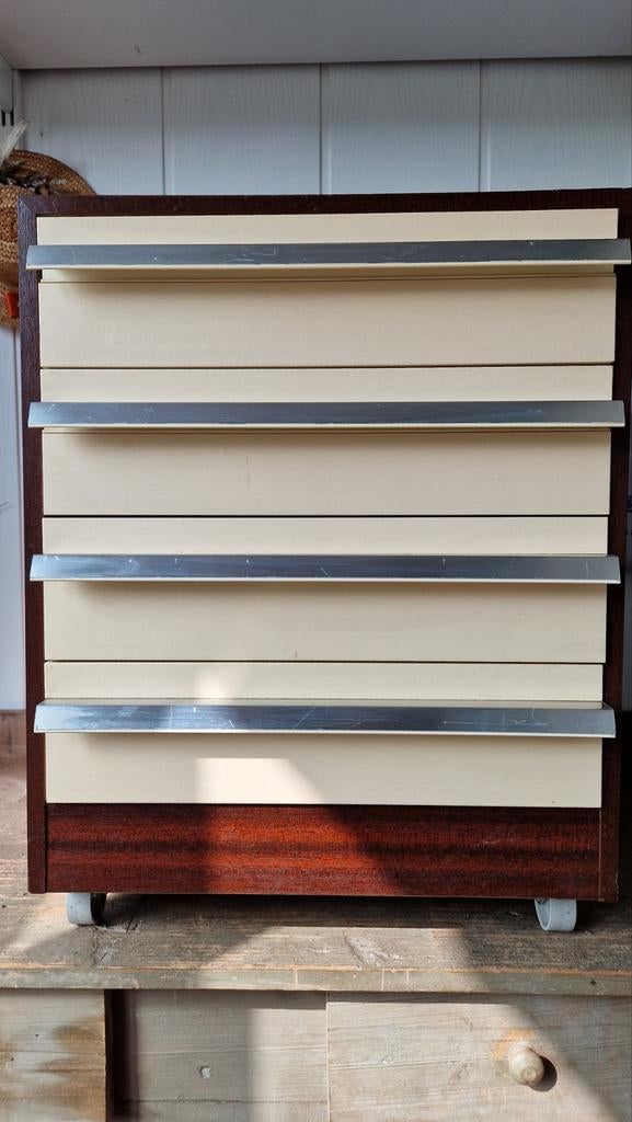 Ladekastje op wieltjes, Enlèvement