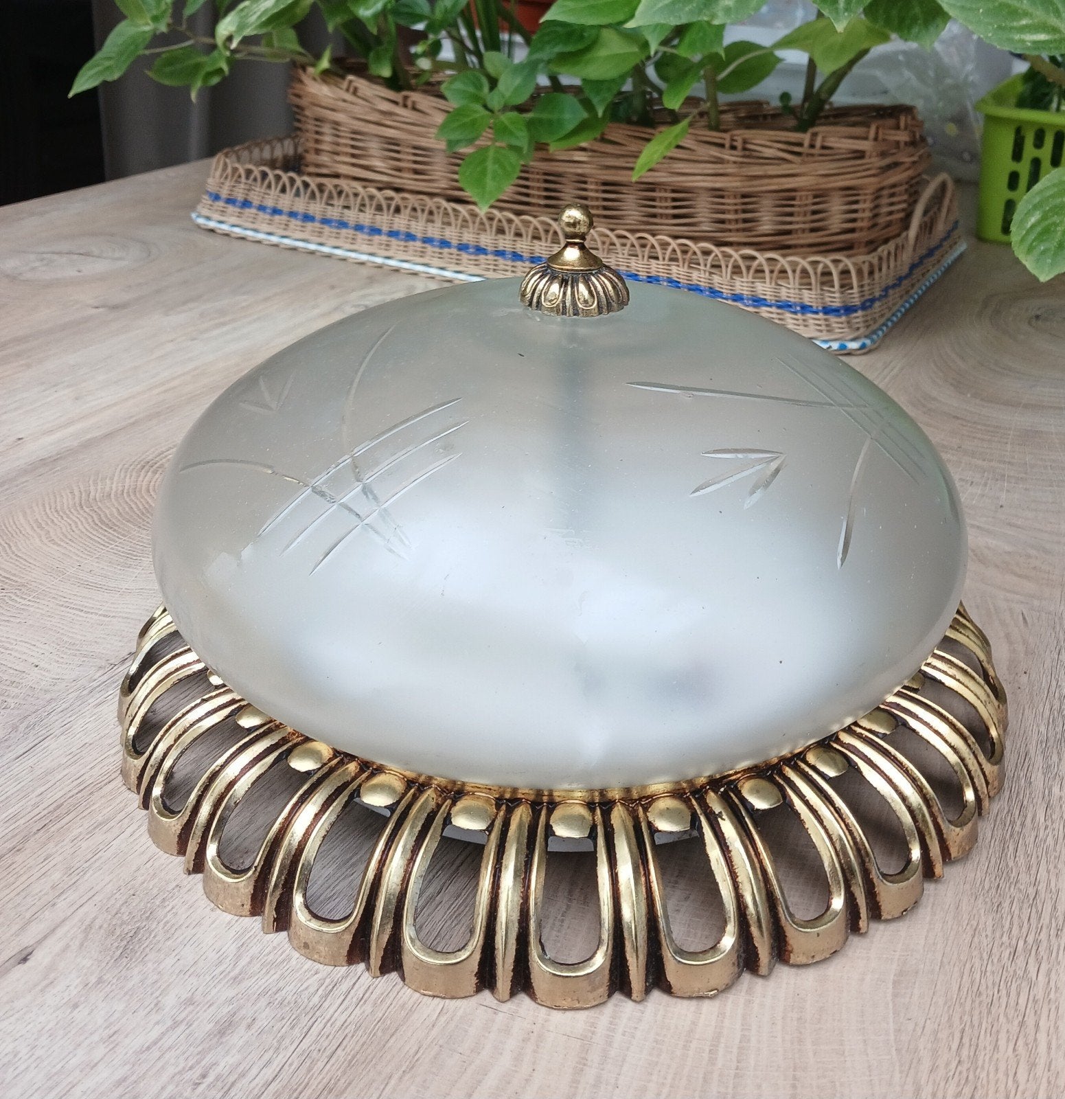 Plafonnier en laiton et verre dépoli avec motifs gravés, Ophalen, Glas, Plafondlamp, Art deco