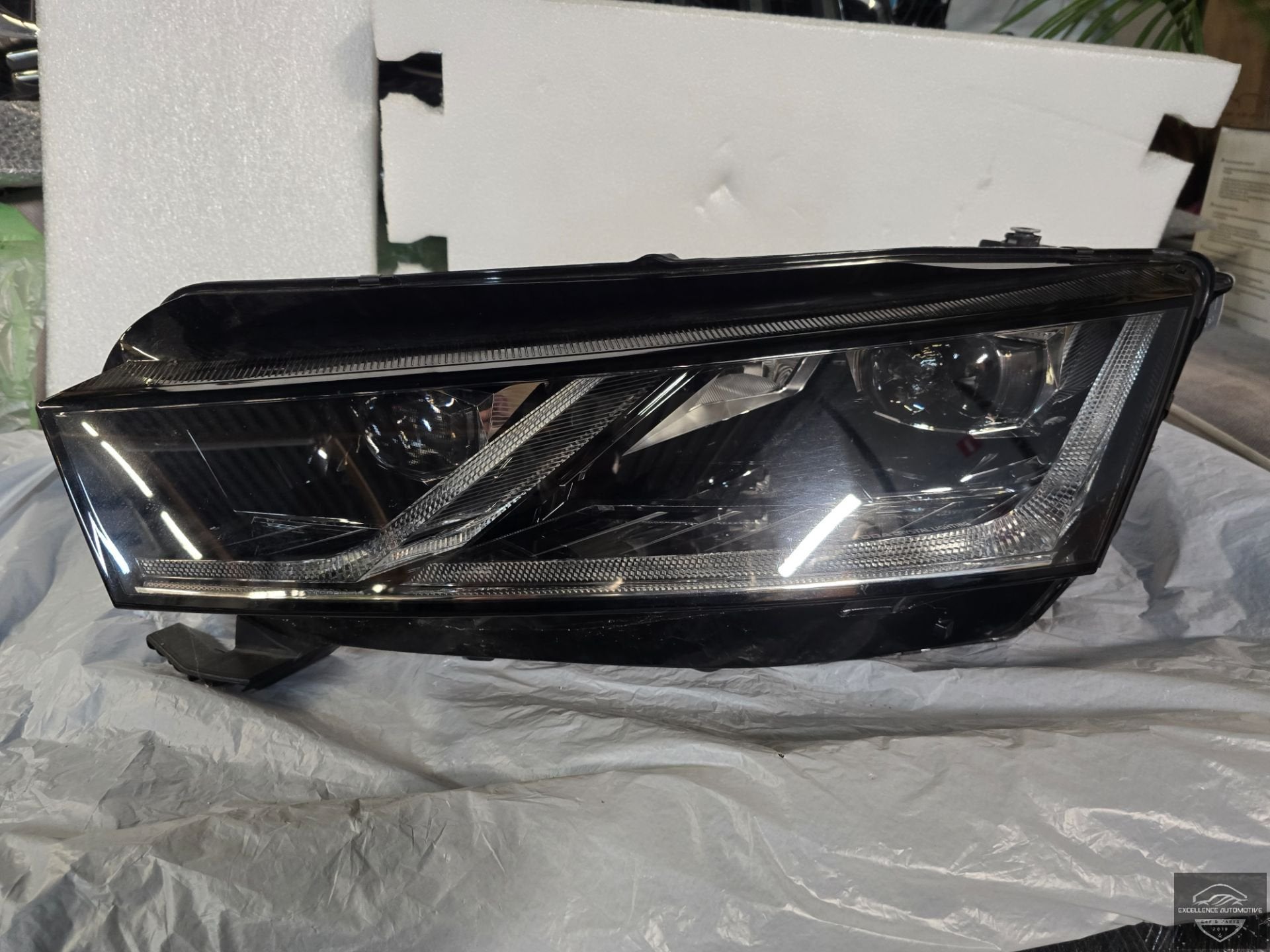 Skoda Octavia 4 2020-2024 Led Koplamp Links Voor 5E41941015A, Tr. Vaclava Klementa 869
293 01  Mlada Boleslav, CZ, Skoda, Skoda Auto a.s.