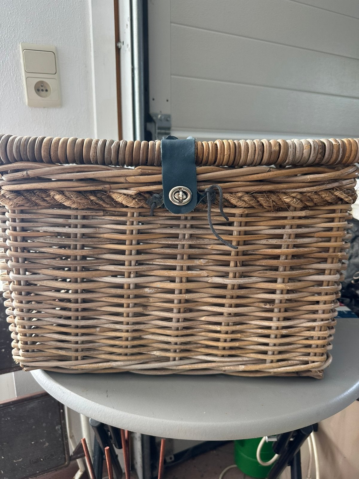 Magnifique panier en osier avec couvercle et poignées, Enlèvement, Utilisé, Panier de vélo