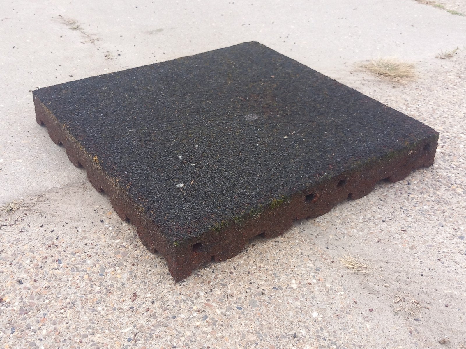 AANBIEDING: 362 Rubber tegels 50x50x7. Van €4,70 nu €4,50, Stalling