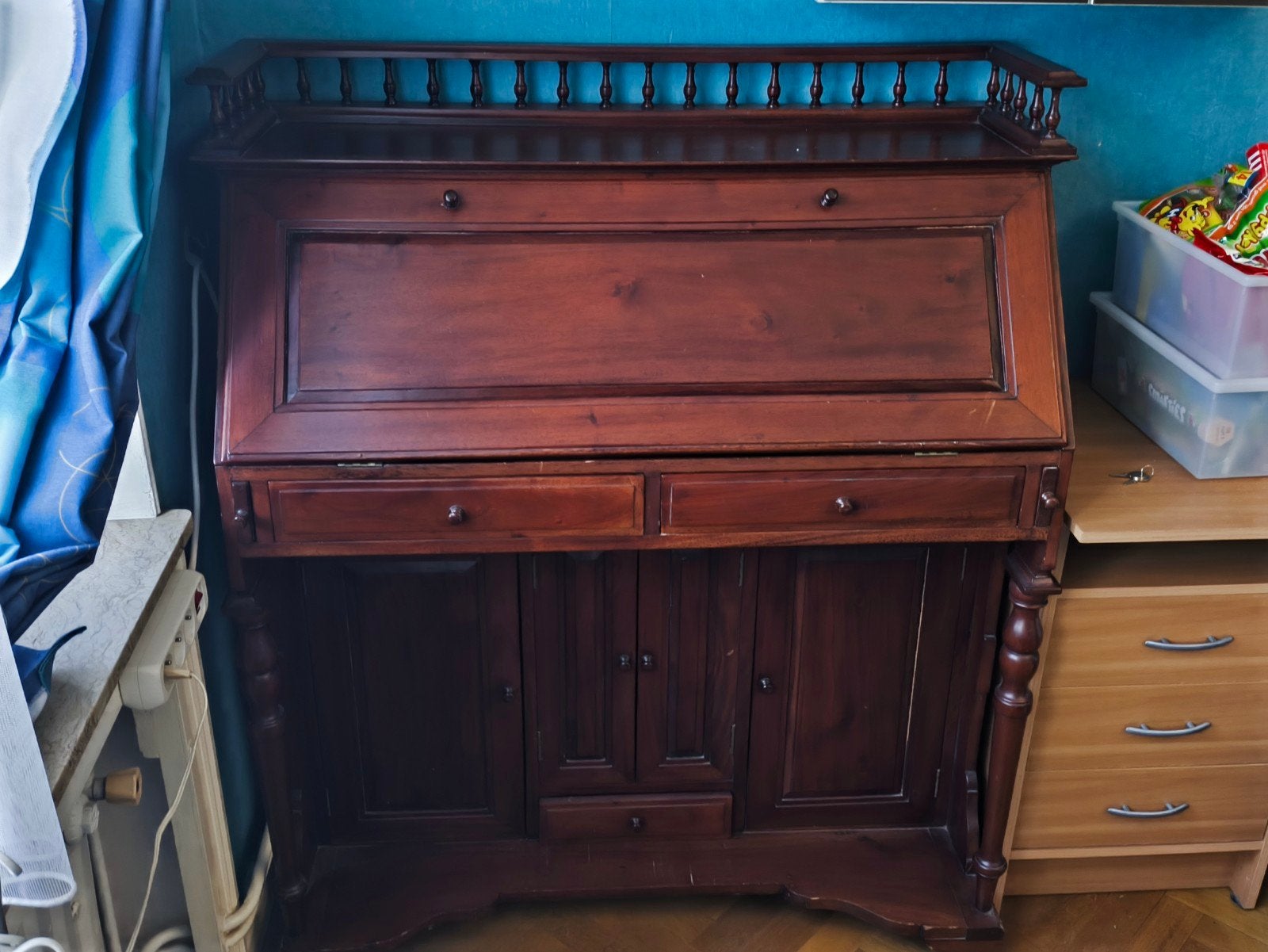 Secrétaire ancien, Enlèvement, Comme neuf