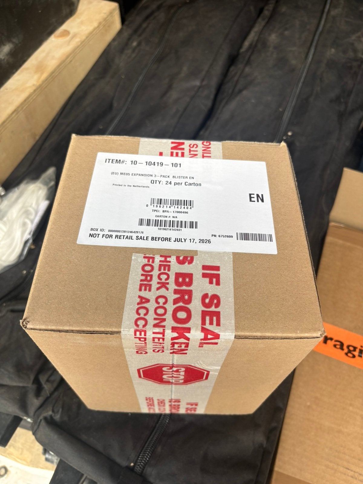 Pokémon TCG Mega Evolution –PITCH BLACK  Factory Sealed, Hobby en Vrije tijd, Ophalen, Zo goed als nieuw