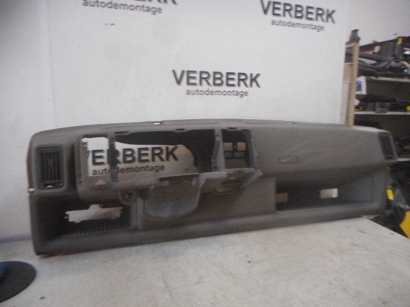 DASHBOARD Ford Fiesta 2 (01-1983/11-1989) (84-fgb-04326-aaw), Auto-onderdelen, Gebruikt, Henry-Ford-Straße  1
50735  Köln, DE