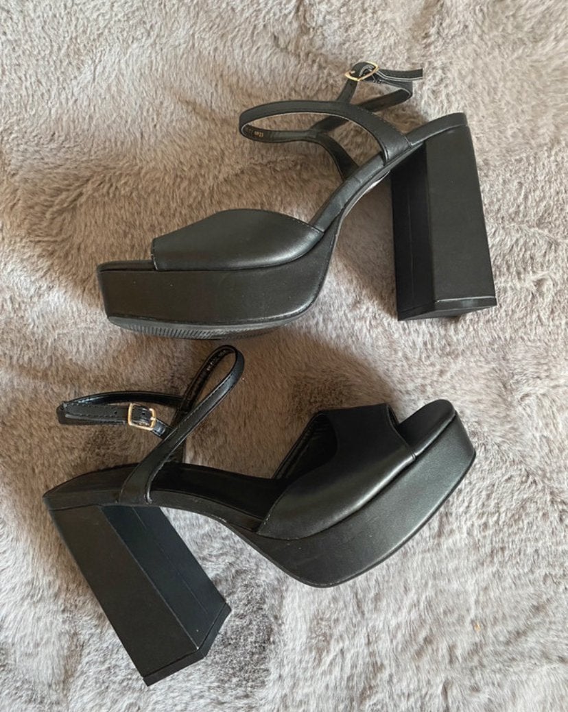 Zwarte dames high heels blokhakken, Ophalen