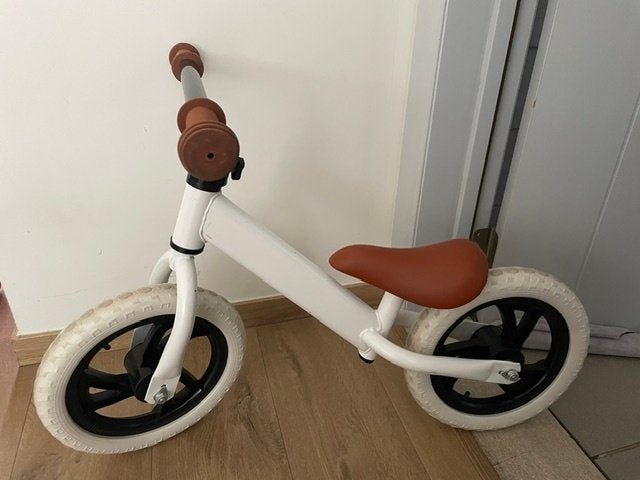 Loopfiets wit - HUBO, Kinderen en Baby's, Speelgoed | Buiten | Voertuigen en Loopfietsen, Ophalen, Gebruikt, Loopfiets