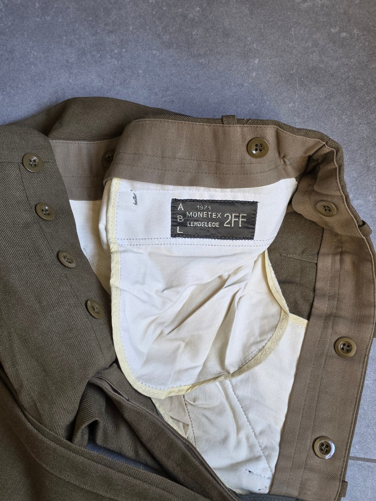 Uniform Belgisch Leger 2 Broeken, Verzamelen, Ophalen of Verzenden