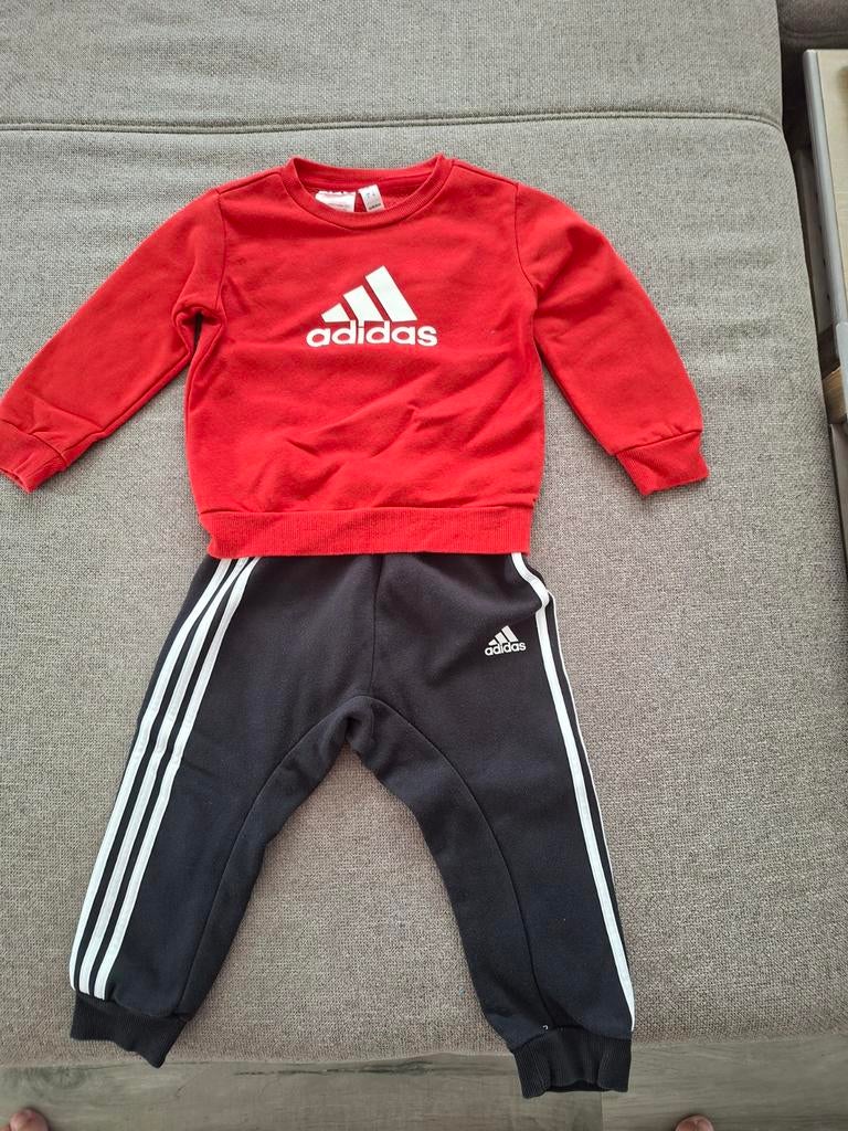 Training Adidas taille 92... c'est pas faux !, Enlèvement