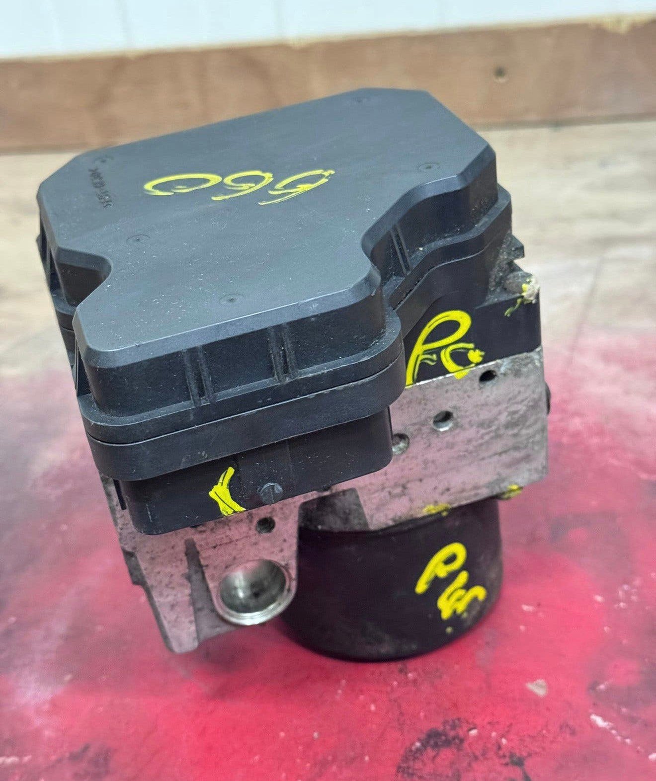 Pompe de frein ABS Mitsubishi L200 de mn102452 1338007110, Autos : Pièces & Accessoires, Enlèvement ou Envoi, Mitsubishi