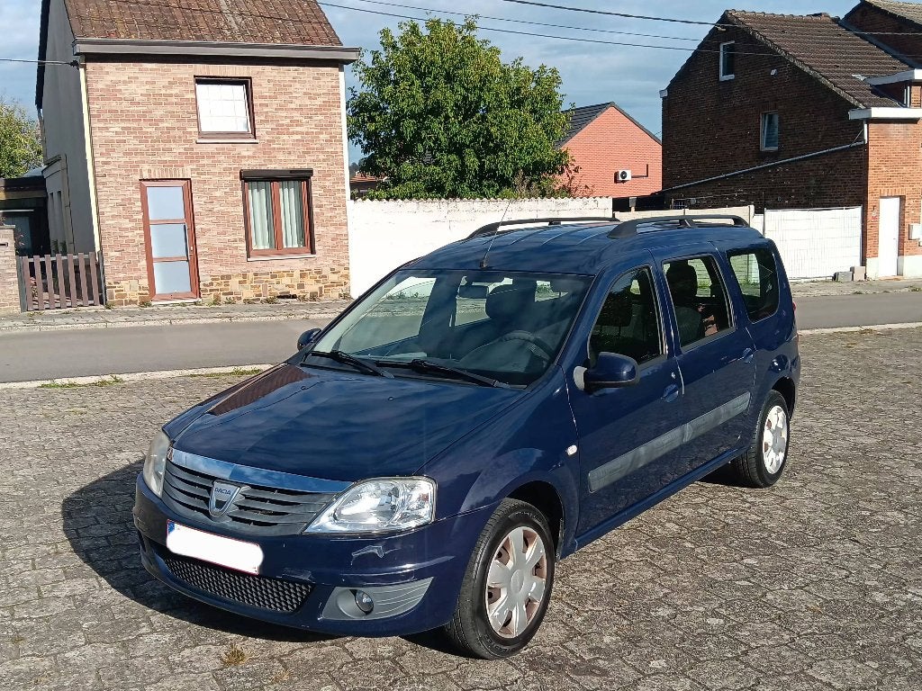Dacia Logan 1.6i ( essence ) 2010 Clim Prét à immatriculé, Autos, Boîte manuelle, Entretenue par le concessionnaire, Logan, 5 portes
