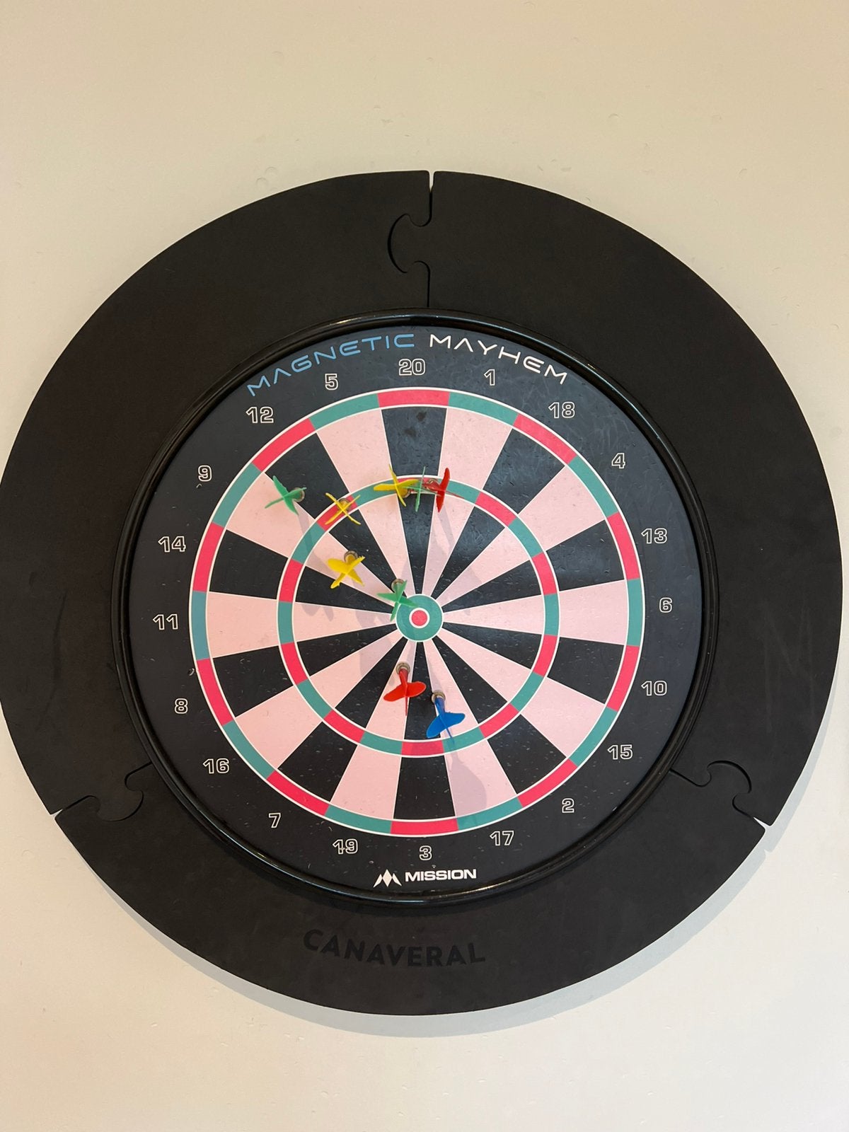 Dartsbord met magneetpijltjes, Ophalen, Zo goed als nieuw