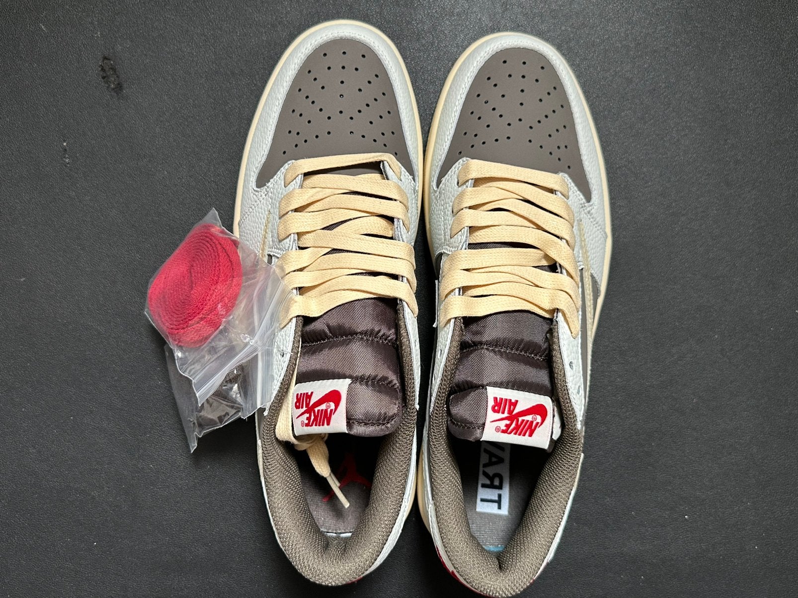 Jordan 1 Low Travis Scott Reverse Mocha, Enlèvement ou Envoi, Comme neuf